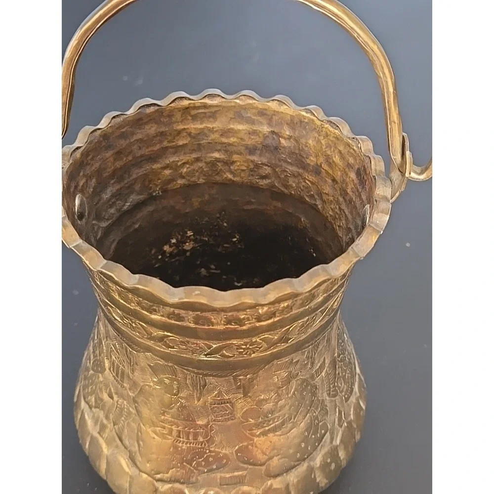 VINTAGE ANTIQUE LARGE‎ HAMMERED COPPER PERSIAN POT BUCKET Swing Handle